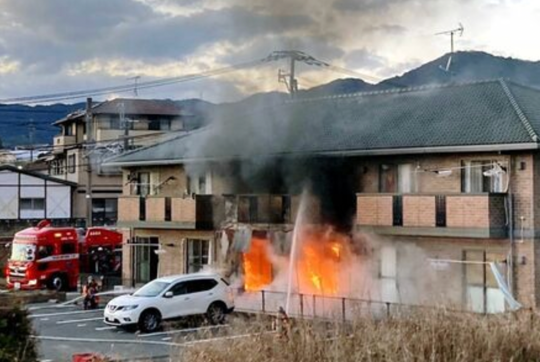 Bi kịch năm mới: Chung cư của người Việt tại Nhật bốc cháy kinh hoàng, bị thiêu rụi hoàn toàn- Ảnh 1.