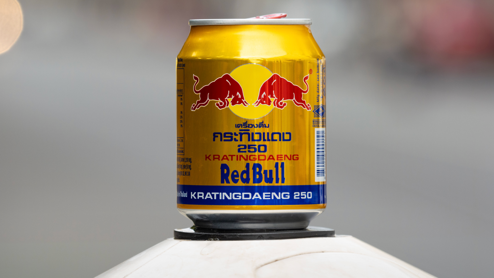 Từ cơn buồn ngủ của một doanh nhân đến đế chế tỉ đô: Sự thật ít biết về nguồn gốc “hàng Thái” của Red Bull- Ảnh 4.
