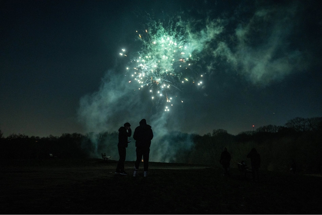 Châu Âu rực rỡ sắc màu, chào đón năm mới 2026 đầy hy vọng- Ảnh 4.