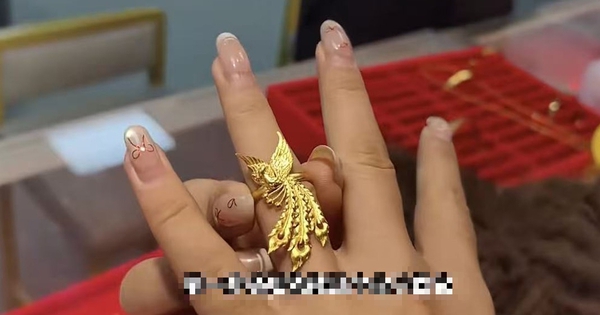 Cô gái mang 2 chiếc nhẫn vàng ròng đi chế tác lại, sau khi nung chảy chúng lại biến thành màu trắng edit felzw3f8knfyvshjt5ruomnkek8qho7txbb 08qw8 114709 1770963299232 17709633477211870598600 40 71 710 1144 crop 17709633543531752927568jpeg