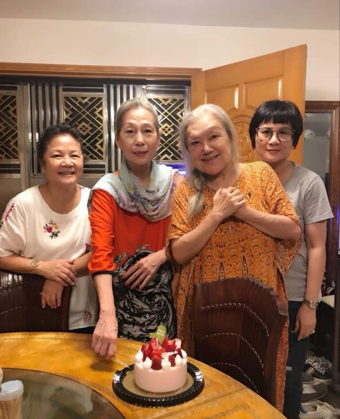 Nữ diễn viên phim giờ vàng từ đỉnh cao rơi xuống đáy vực vì trả nợ cho chồng đại gia- Ảnh 2.