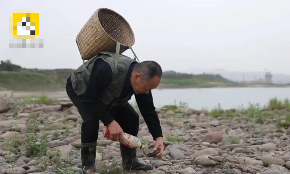 Ra suối nhặt “đồ bỏ đi”, dân làng thu về hơn 72 tỷ đồng mỗi năm- Ảnh 2. Ra suối nhặt “đồ bỏ đi”, dân làng thu về hơn 72 tỷ đồng mỗi năm- Ảnh 2.