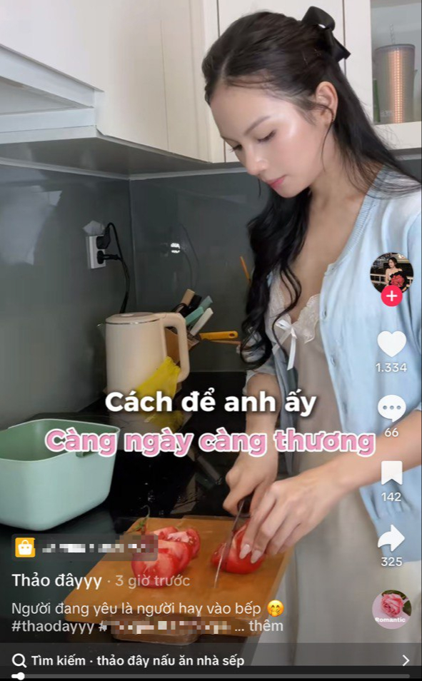 Diện đầm sexy, nữ trợ lý hot nhất cõi mạng lên video hé lộ bí quyết để được