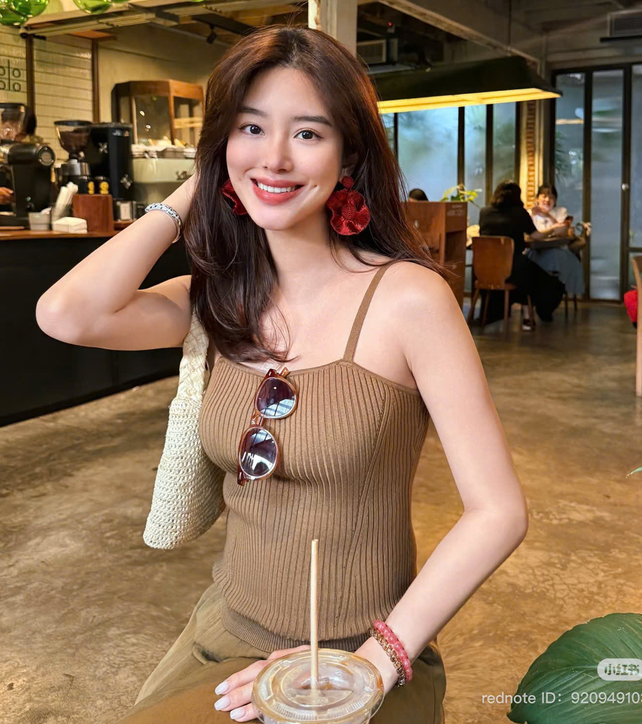 Mỹ nhân 92 sinh con cho thiếu gia tập đoàn được nhà chồng chấp thuận, khoe ảnh đón Tết trong dinh thự xa hoa- Ảnh 1.