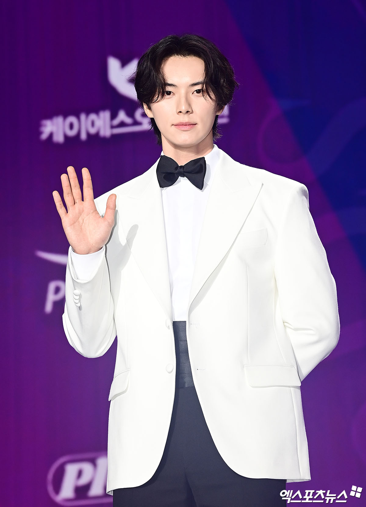 Siêu thảm tím APAN Star Awards 2025: IU hóa “nữ thần mùa xuân”, 2 bạn trai màn ảnh của Yoona đụng độ- Ảnh 6.