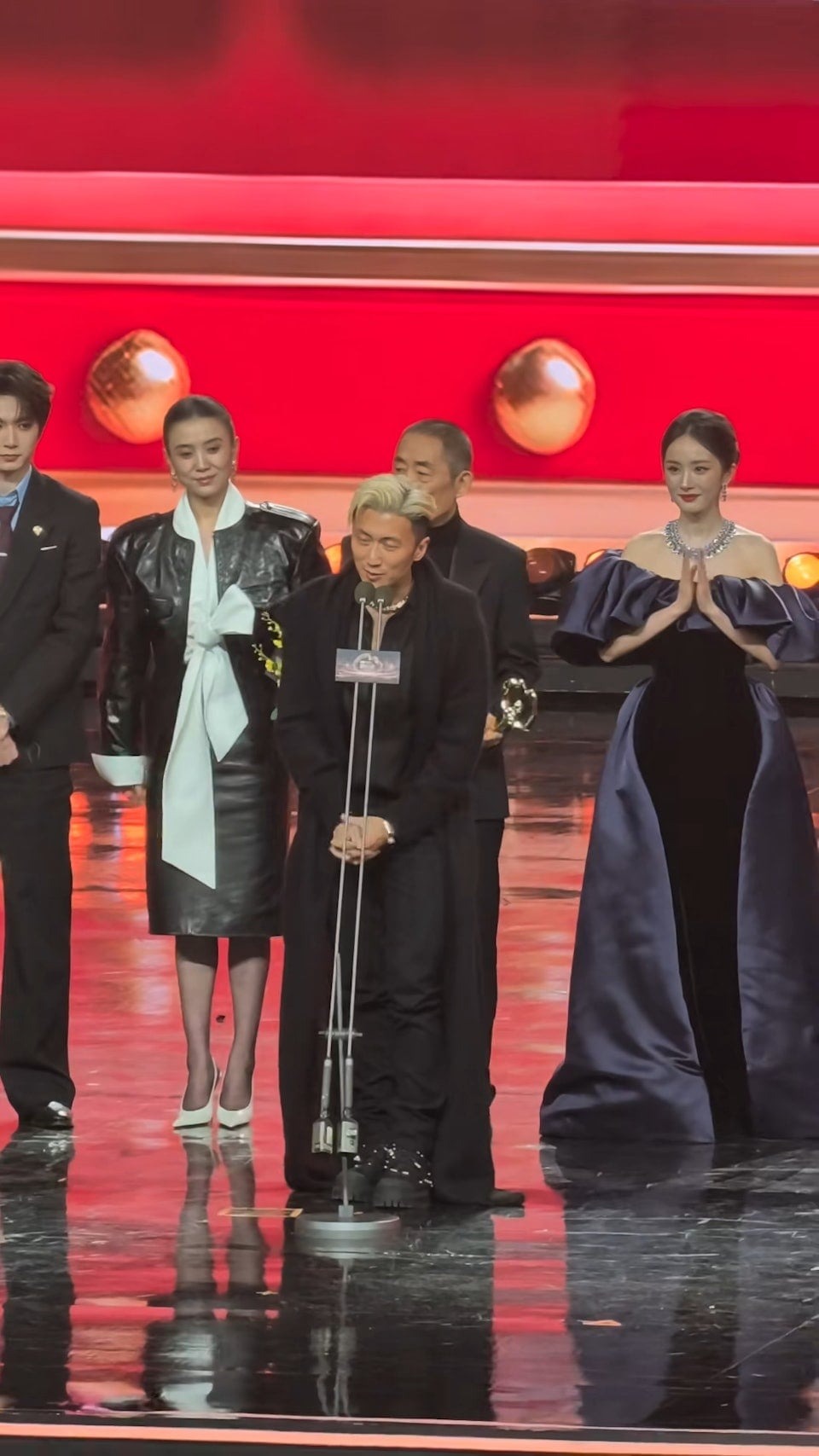 Tình cũ không rủ cũng tới: Bắt gặp Dương Mịch công khai nhìn Tạ Đình Phong đắm đuối, chuyện quá khứ bỗng hot lại?- Ảnh 3.