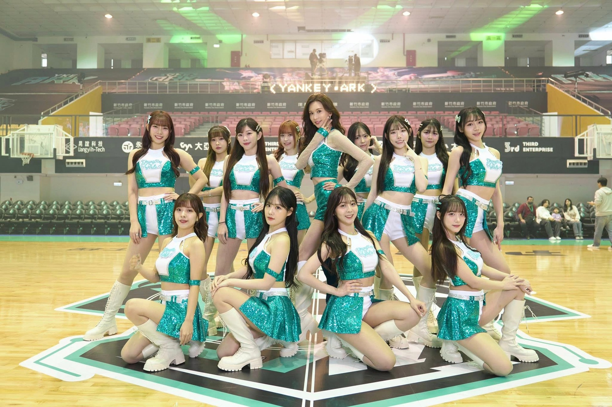 Ở đâu ra mỹ nhân 51 tuổi vẫn như gái 21 thế này: Nhan sắc thượng hạng 5 sao, body mướt mượt sướng cả mắt- Ảnh 10.