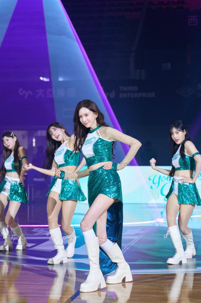 Ở đâu ra mỹ nhân 51 tuổi vẫn như gái 21 thế này: Nhan sắc thượng hạng 5 sao, body mướt mượt sướng cả mắt- Ảnh 3.