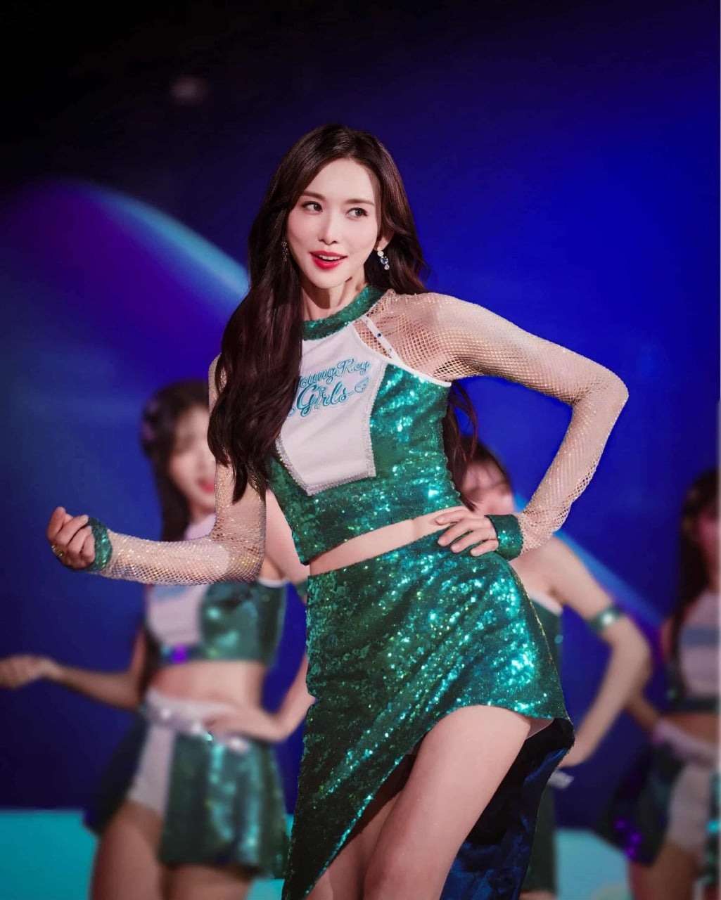 Ở đâu ra mỹ nhân 51 tuổi vẫn như gái 21 thế này: Nhan sắc thượng hạng 5 sao, body mướt mượt sướng cả mắt- Ảnh 9.