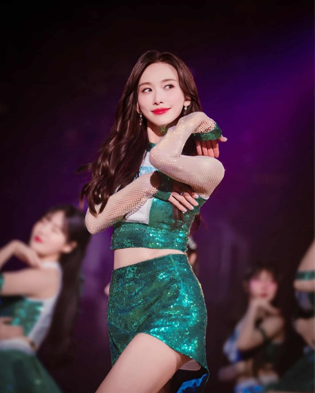 Ở đâu ra mỹ nhân 51 tuổi vẫn như gái 21 thế này: Nhan sắc thượng hạng 5 sao, body mướt mượt sướng cả mắt- Ảnh 8.