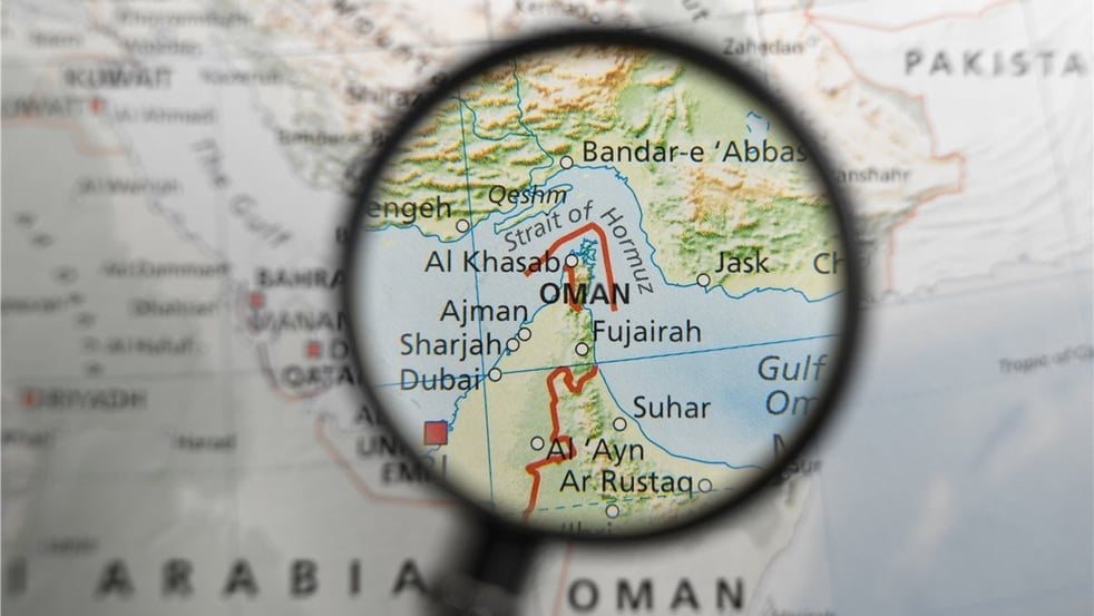 Iran nắm giữ eo biển được ví như