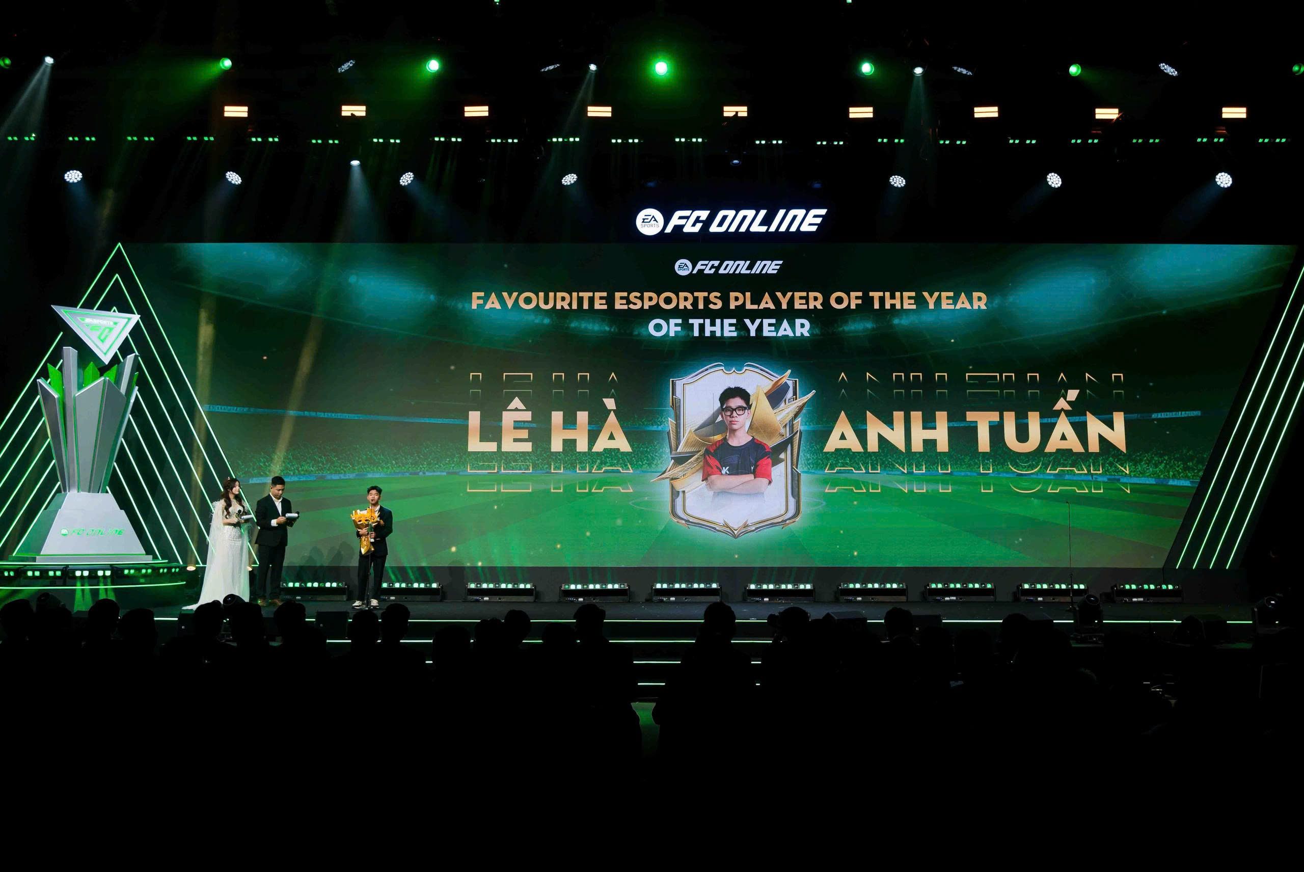 Toàn cảnh FC Online Year-End Gala 2025: Vinh danh 20 hạng mục xuất sắc nhất epo 310126 fcoline204
