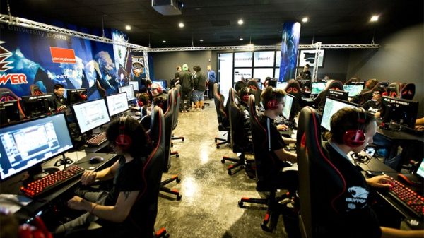 Cơ hội học bổng Esports tại các trường đại học: Con đường mới cho thế hệ game thủ esports sinh vienjpg