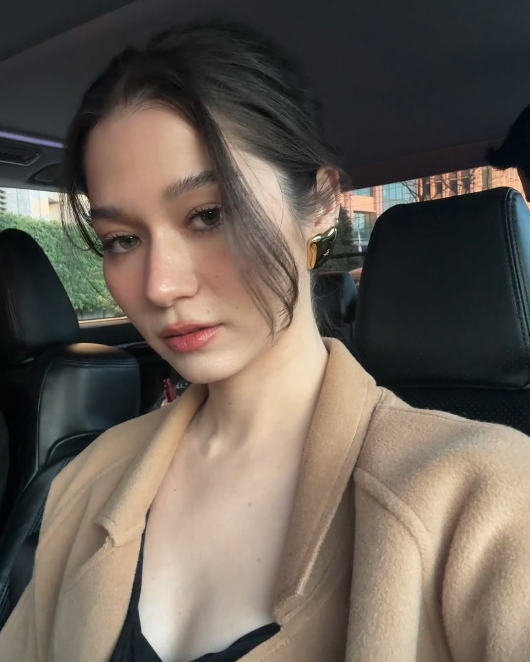 Nhan sắc nữ ca sĩ hát nhép 100% ở khai mạc SEA Games 33- Ảnh 9.