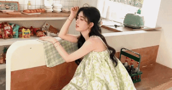 Cbiz hỗn loạn: Đến lượt "mỹ nữ 4.000 năm có một" bị bóc phốt chuyện động trời ezgif 128998ce80c1a5e8 17675136417502031986627 63 0 272 400 crop 17675137115441110334145gifpng