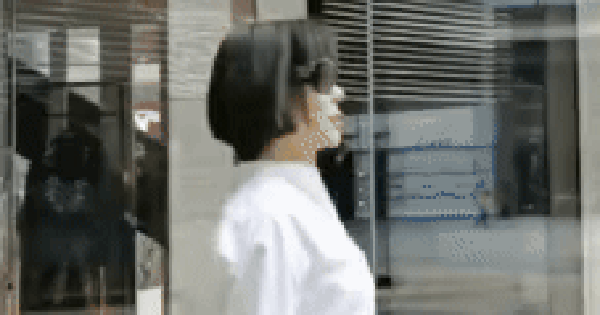 Trần Hồng “cắm sừng” chồng, lén chiếm khối tài sản lên tới 4.500 tỷ ezgif 15a516d72a822aaf 1768272629535565165503 61 0 180 228 crop 17682726386751700344064gifpng