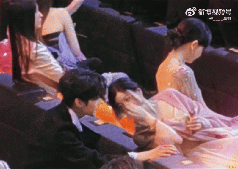 Xôn xao clip cặp sao lệch 19 tuổi thân mật khác thường ở sự kiện, nhà gái vừa trải qua vụ