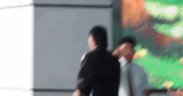 Nam ca sĩ bị xuất huyết não, phải phẫu thuật khẩn lấy cục máu đông để giữ tính mạng ezgif 1f7999ce484c96a4 1 17669067469091736639766 0 0 208 397 crop 176691554573138824307gifpng