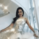 Một sao nữ được bạn trai thiếu gia đập tiền 3.400 tỷ nâng đỡ, đến Dương Mịch cũng bị bắt phải "làm nền" ezgif 2537f62bae03e95e 1765763458296641949469 0 0 131 250 crop 17657634733291753028135gifpng