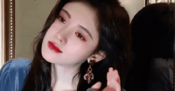 “Mỹ nữ 4000 năm có một” khổ trăm bề vì công ty quản lý ezgif 262bb349c81727d5 1765941852924493512945 0 0 168 320 crop 17659418630421194021573gifpng