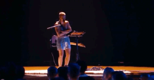 Không thể tin Justin Bieber lại làm chuyện gây sốc này trên sóng trực tiếp Grammy 2026 ezgif 2641d15ecc028e43 17700108179651167896329 0 0 262 500 crop 17700108310291158207962gifpng