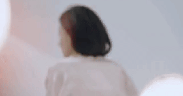 Trương Bá Chi sống thế nào mà bị 3 người quản lý quay lưng? ezgif 2e6026735f2eb332 17659416375181238857102 7 0 175 320 crop 17659416563452114306284gifpng