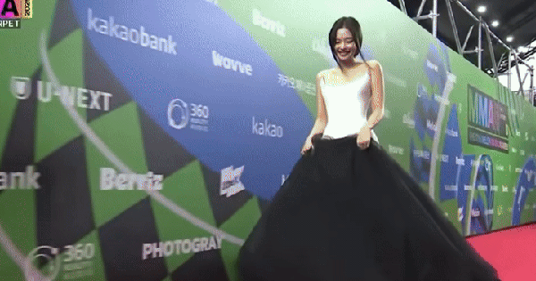 Tôi biết MMA 2025 "ship" Jennie - Kai nhưng tôi không có bằng chứng! ezgif 31dab307f3c23296 17663014204551778970824 24 78 402 800 crop 1766301443897705220969gifpng