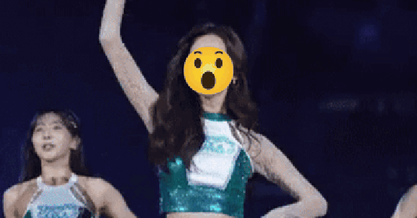 Ở đâu ra mỹ nhân 51 tuổi vẫn như gái 21 thế này: Nhan sắc thượng hạng 5 sao, body mướt mượt sướng cả mắt ezgif 31ff70f8152f1279 1767341207968230827165 0 0 209 400 crop 17673412186791143878640gifpng