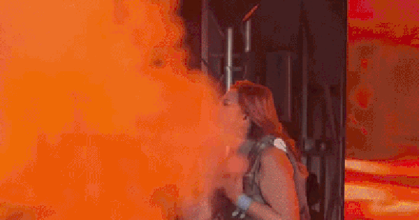 Nữ ca sĩ vừa bị Sở Văn hoá thu hồi giấy phép biểu diễn toàn quốc tiếp tục dính phốt căng ezgif 320d20a235dae301 17720860173761120425580 128 0 337 400 crop 17720866764031877111113gifpng