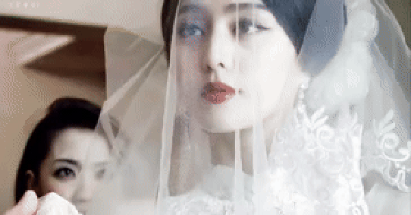 Phạm Băng Băng đã đăng ký kết hôn với Lý Thần? ezgif 531c5af69defd919 1 17669789867431897531130 0 0 168 320 crop 1766978999922715841898gifpng