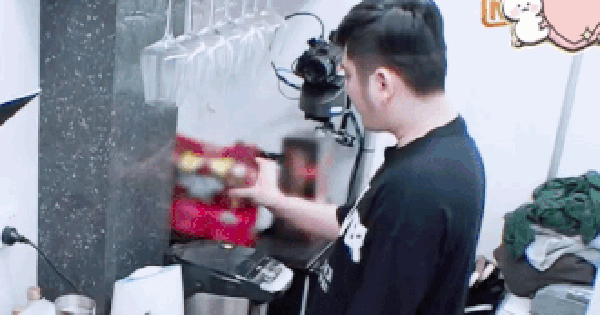 Không còn nhận ra nam MC quốc dân bị đuổi khỏi showbiz vì đoạn CCTV dài 16 giây ezgif 5485f0aff274a073 1772096930112489855566 17721126976102051620084 0 0 173 331 crop 1772112706129861694583gifpng