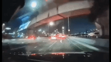 Cảnh sát công bố camera hành trình ghi lại vụ một người mẫu, hot girl đình đám lái Porsche lao khỏi cầu- Ảnh 1.