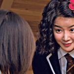 Mỹ nhân Vườn Sao Băng "tụt dốc không phanh" ezgif 5daef999020d54aa 17671740324961156508822 40 0 348 588 crop 1767174086039208977888gifpng