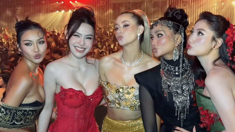 Khung hình đắt giá tại WeChoice Awards 2025: 5 nàng hậu tụ họp, nhan sắc bất phân thắng bại- Ảnh 4.