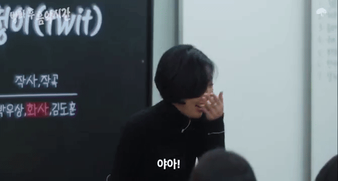 "Nữ hoàng gợi cảm" sững sờ, điếng người khi bị hỏi thẳng mối quan hệ với rapper đã có vợ ezgif 64578c1f6f94e168 1767452739180 17674527399511063214333