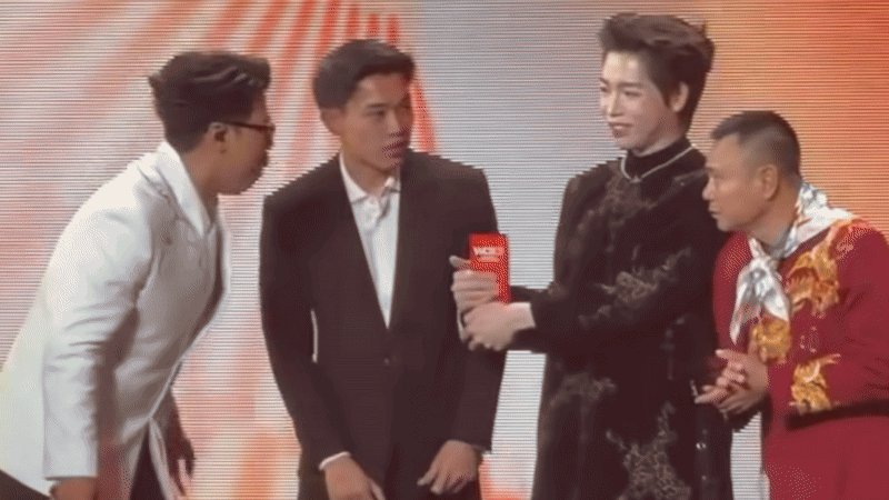 Tóm Đức Phúc - Đình Bắc trò chuyện rôm rả ở WeChoice Awards, 1 chi tiết lạ được netizen bàn tán không ngớt- Ảnh 4.