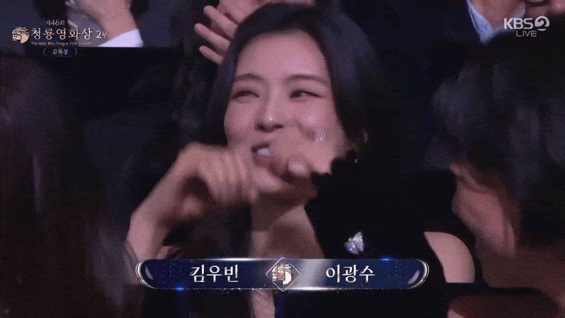 "Bản sao Song Hye Kyo" phản ứng lạ khi nghe tên Lee Kwang Soo, chuyện tình 8 năm sắp đổi khác? ezgif 7315bf835116fc9c 011019 1765421201594 17654212024801193286703