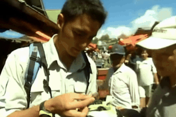 "Hoàng tử châu Á" Minh Đạo bị khán giả đòi đuổi khỏi showbiz sau khi lộ video ăn thịt dơi "nhạy cảm" ezgif 801b21ad89f0c1c4 155943 1769507476902 1769507477066511647615