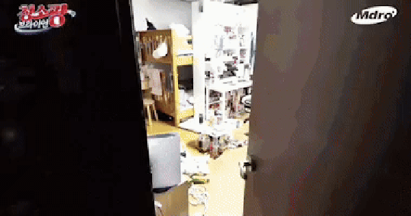 Kinh hoàng nhóm nhạc nữ ở bẩn đến mức người giúp việc "bỏ của chạy lấy người" ezgif 8349b69a472b4c31 1770619405586 17706194060951273381444 1770624876921 1770624877335483171704 0 0 199 380 crop 17706250604411179658822gifpng