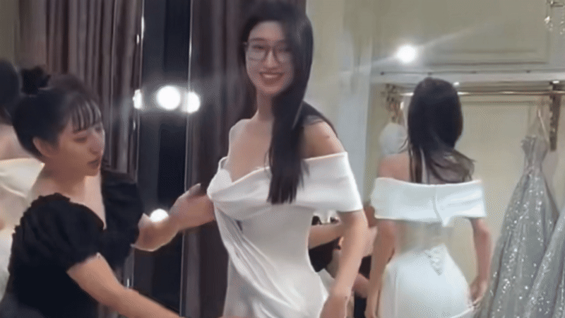 Phương Nhi đi thử váy cưới- Ảnh 1.