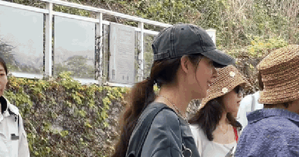 Dâu hào môn khổ nhất showbiz: Xác nhận ly thân chồng thiếu gia thích giả gái, lại còn ngoại tình ezgif 88b4b9d17d066c7e 1765440579799274910032 21 0 230 400 crop 17654405909931323859143gifpng