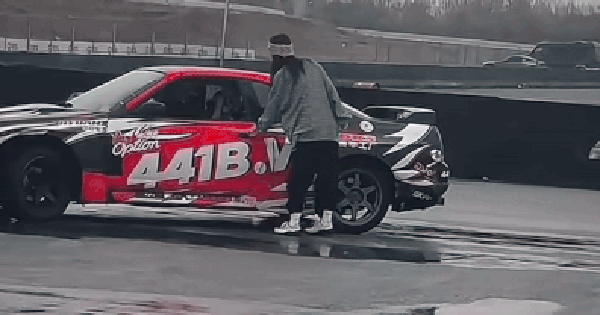 Hoa khôi trường múa nghi lái Mercedes G63 gây tai nạn rồi bỏ trốn, đẩy trợ lý ra nhận tội thay ezgif 8a698c25ca6e7bed 17696736746121680090822 21 0 229 398 crop 1769673686576253435878gifpng