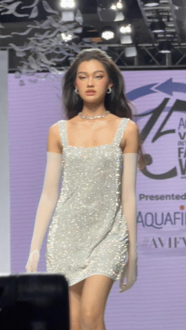 Cô gái 2K1 xinh như