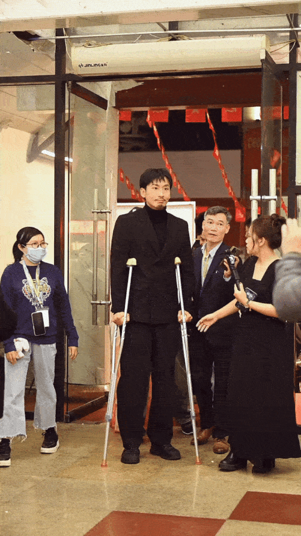 Lo cho Tuấn Trần- Ảnh 4.