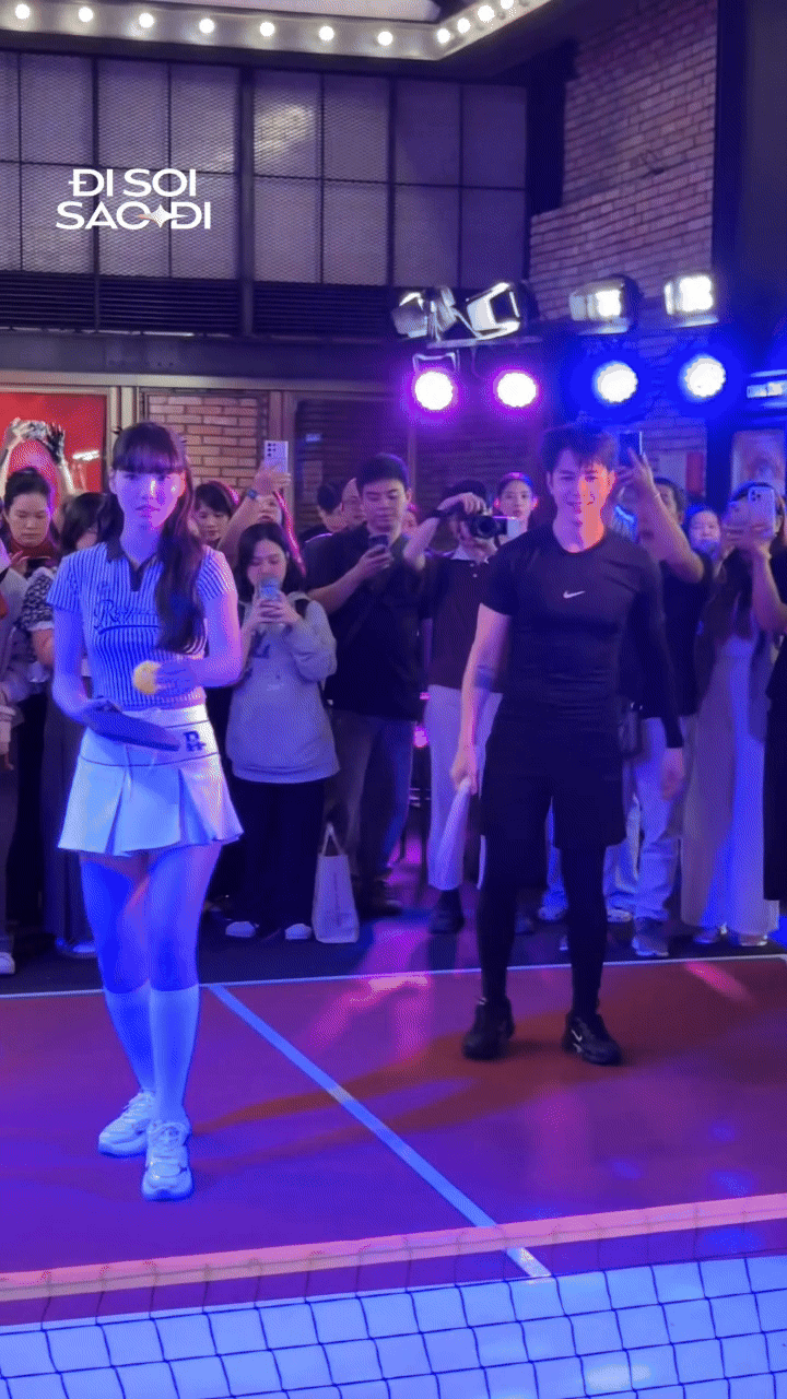 Danh tính cô gái vừa bước ra sân pickleball đã khiến tất cả xuýt xoa: Danh tính cô gái vừa bước ra sân pickleball đã khiến tất cả xuýt xoa: