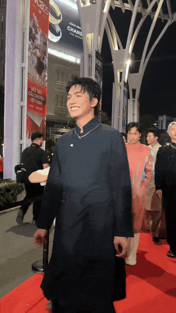 Dàn sao Mưa Đỏ khoe visual cháy khét trên thảm đỏ WeChoice Awards 2025, Steven Nguyễn chấp hết mọi cam thường- Ảnh 1.