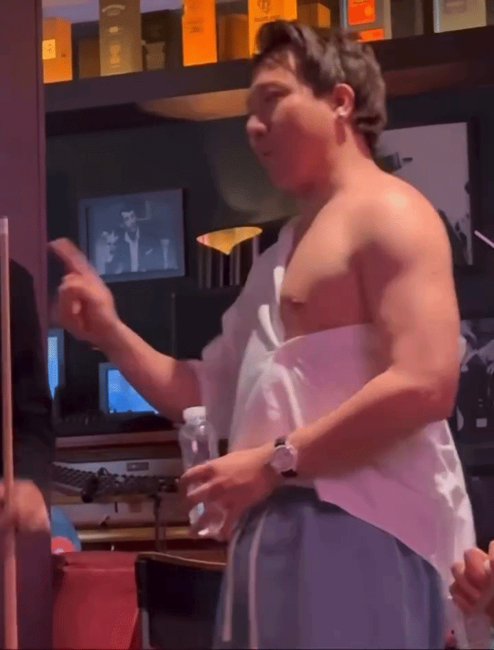 Trấn Thành đang mặc cái gì thế này?- Ảnh 2.