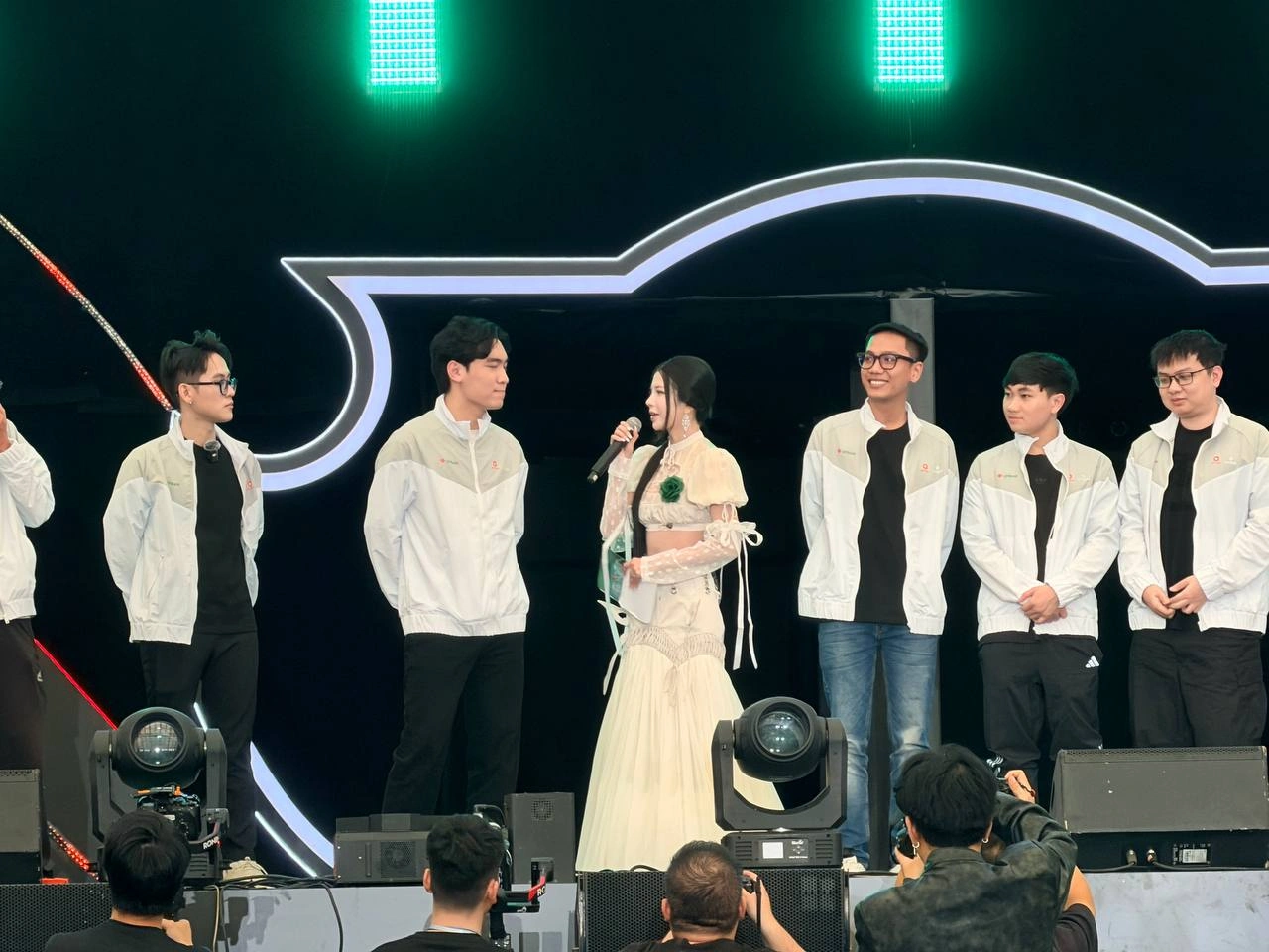 f1qatmb Bùng nổ ngày đầu tiên với giải Tứ Hùng siêu vui tại lễ hội eSports VPBank! f1qatmb