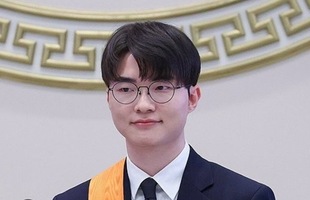 Nhận danh hiệu cao quý nhất cho VĐV, Faker thực sự sánh ngang 2 "quốc bảo" xứ Hàn faker 3 1767363191983478903934 0 0 562 900 crop 17673631966751279126130png