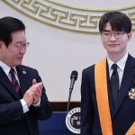 LMHT: Faker trở thành VĐV Esports đầu tiên nhận huân chương thể thao cao quý nhất Hàn Quốc faker nhan huan chuongjpg